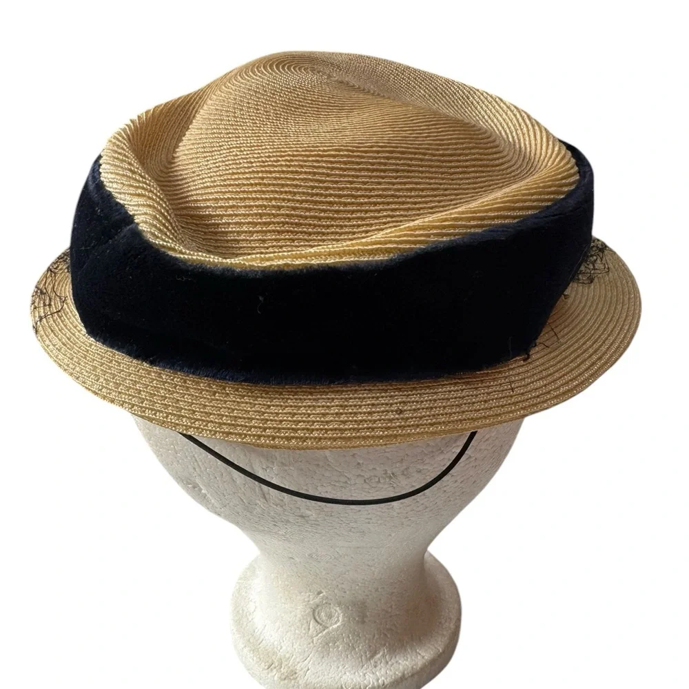 1940s Straw Hat w/Velvet‎ Ribbon & Netting - Picture 5 of 6
